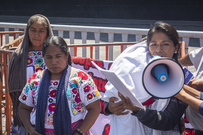 Protestan en Palacio Nacional por contaminación industrial en Tehuacán
