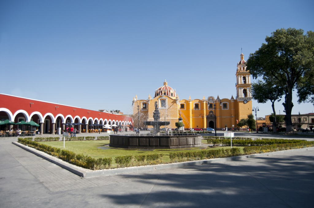 Artesanos toman la Plaza de la Concordia; Angon da permisos