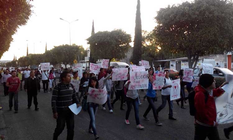 Se suma ITT a protestas por normalistas de Ayotzinapa