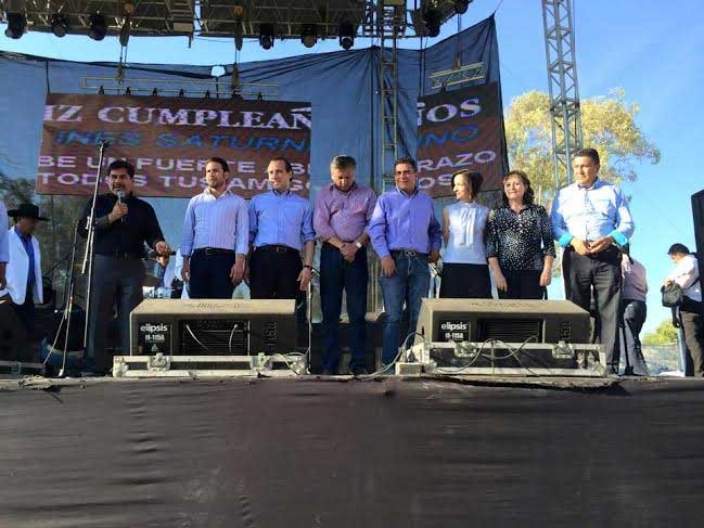 Amigos pagan fiesta de 6 mil personas a Inés Saturnino 