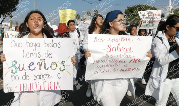 BUAP campus Tecamachalco se une a marchas en protesta por homicidios de estudiantes