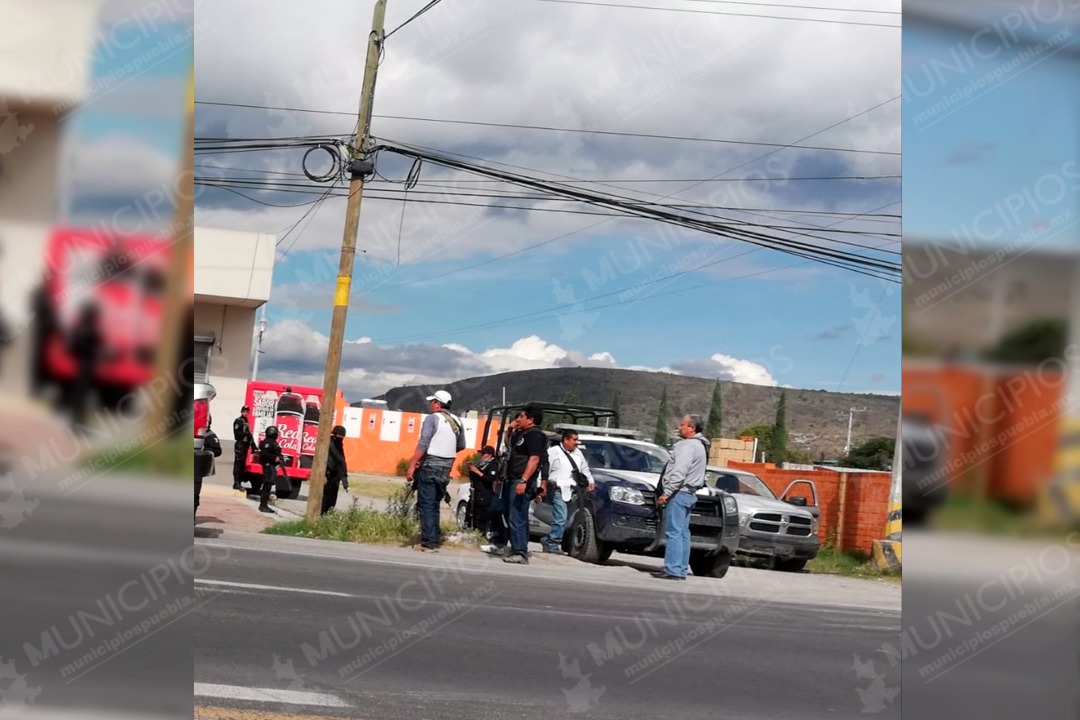 Sujetos armados agreden a personal de la FGE en Tecamachalco