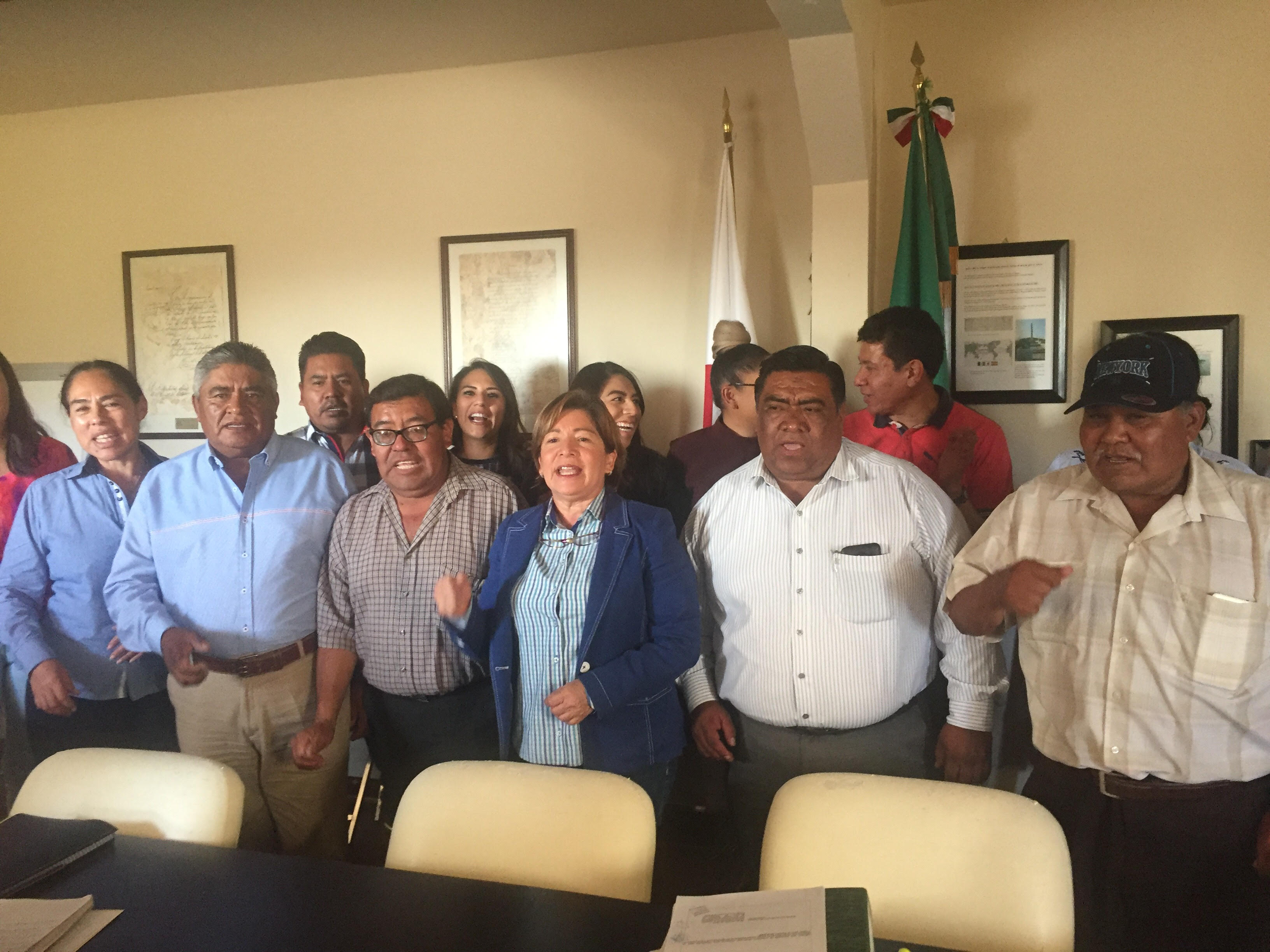 Tras discutir, cabildo reconoce elecciones en Tecamachalco