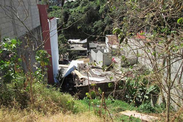 Ventarrones dejan sin techo a 450 casas de Huauchinango
