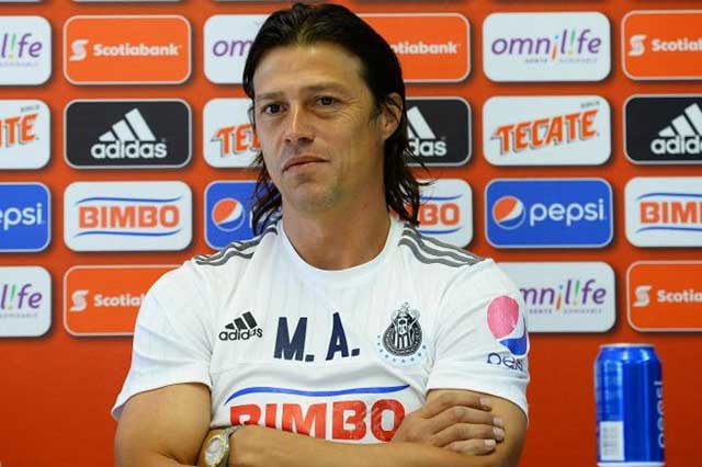 La directiva de Chivas platica con otros técnicos ¡Se les va el Argentino!
