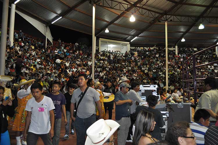 Tecomatlán brilla de noche en su tradicional feria de Cuaresma