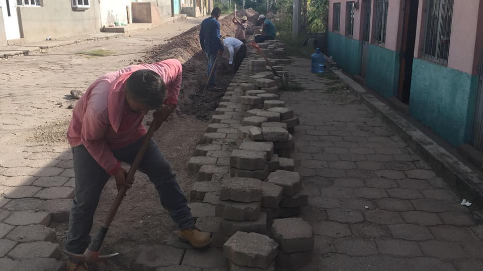 Tecomatlán dará continuidad a proyectos de red de agua potable 