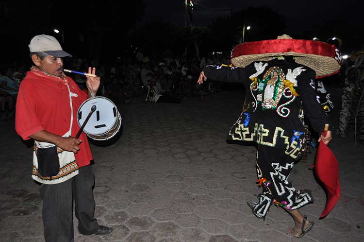Danzas de tecuanes festejan a San Juan Bautista en Acatlán de Osorio