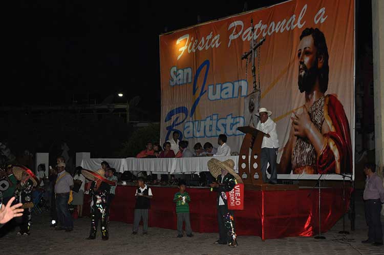 Danzas de tecuanes festejan a San Juan Bautista en Acatlán de Osorio