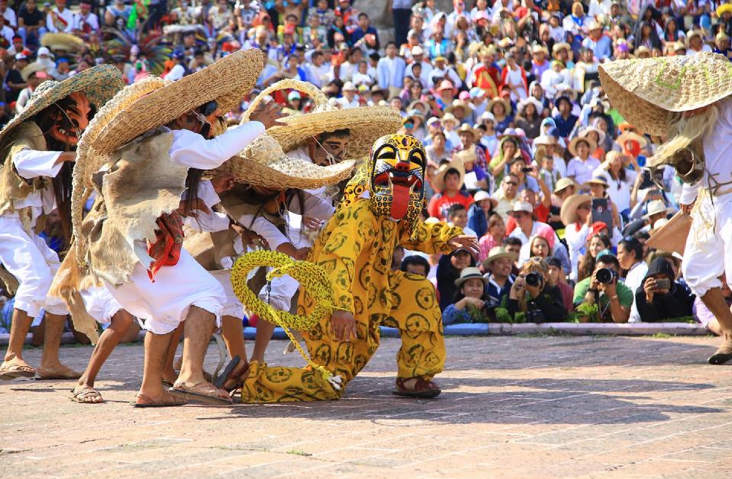 Celebra Acatlán el Día del Tecuán