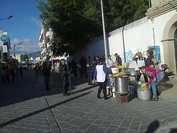 Vive Tehuacán dos jornadas de zafarranchos entre policías y comerciantes
