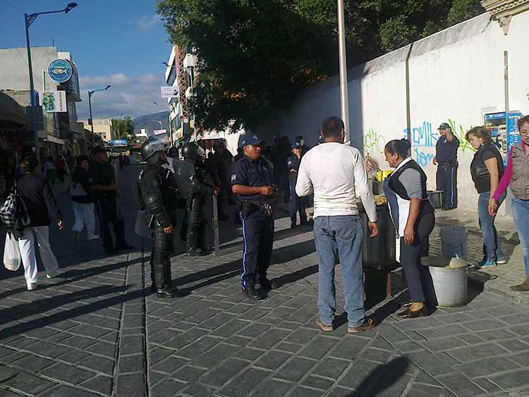 Vive Tehuacán dos jornadas de zafarranchos entre policías y comerciantes