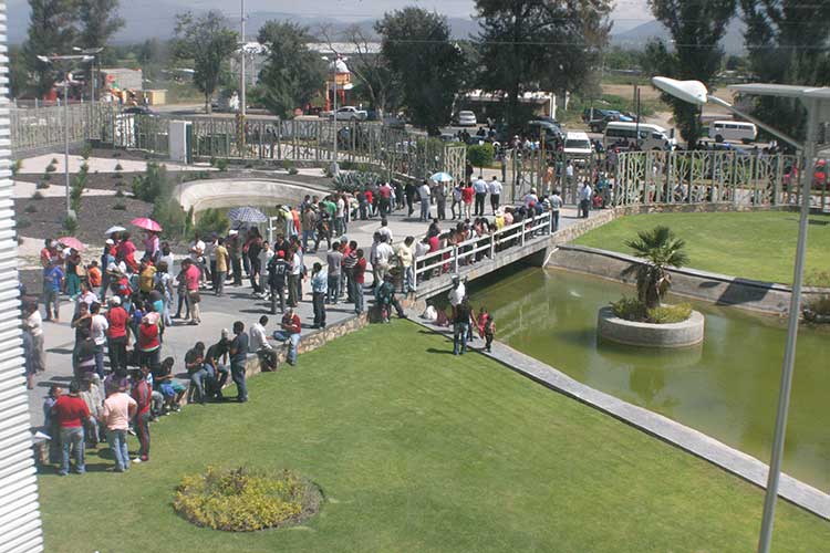Protestan transportistas en CIS Tehuacán para exigir liberación de unidades