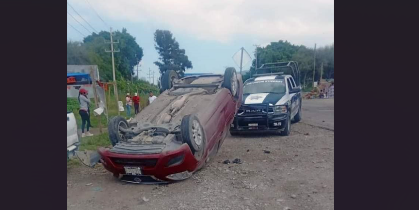 Ebrio provoca choque, vuelca y atropella a dos mujeres en Tehuacán