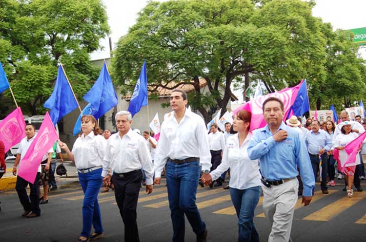 Acalorados cierres de campaña encabezan candidatos de Tehuacán