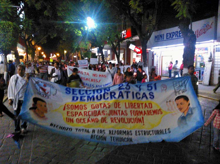 Marchan en Tehuacán por justicia en Ayotzinapa e Iguala  