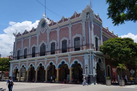 Burócratas de Tehuacán logran aumento del 4 por ciento