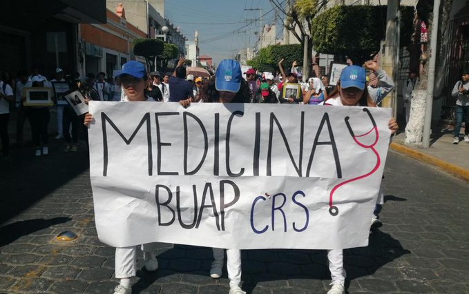 En Texmelucan estudiantes toman el zócalo y en Tehuacán marchan exigiendo seguridad