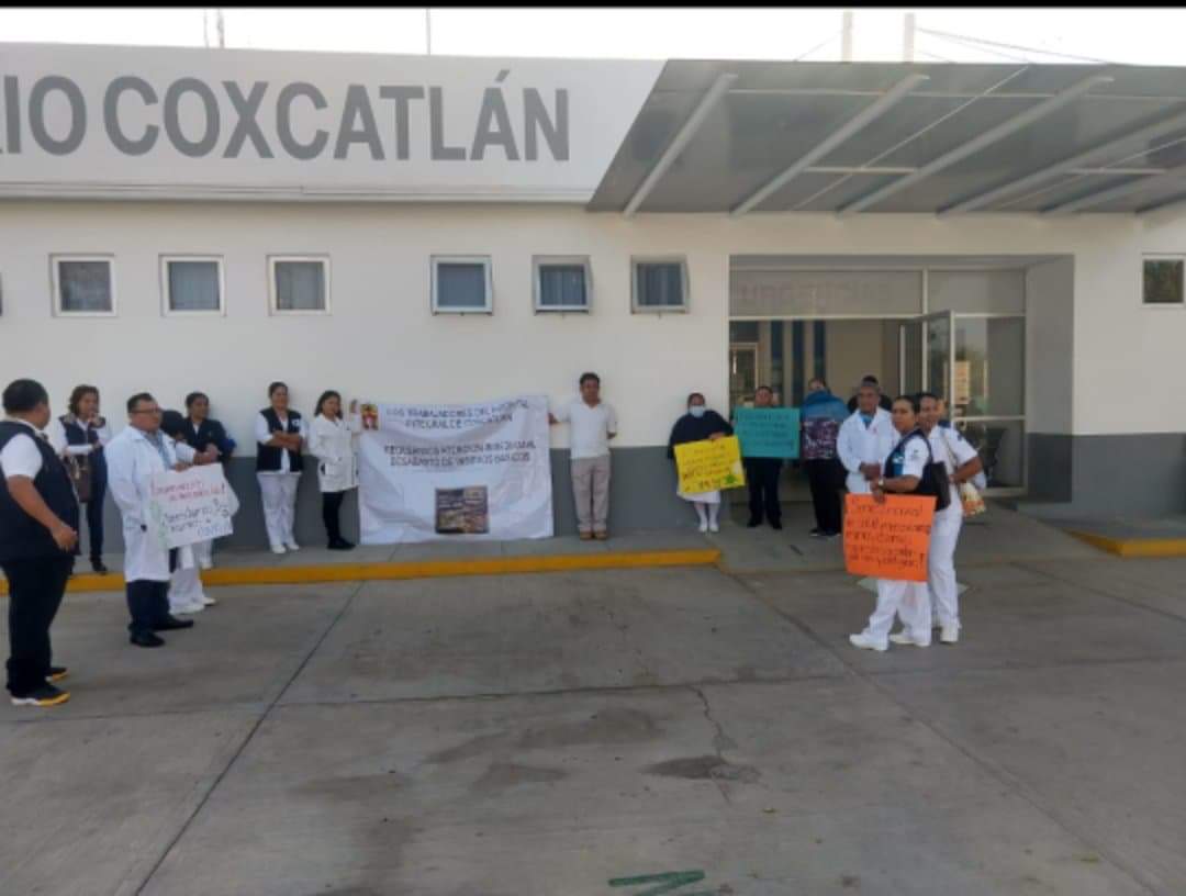 También protestan trabajadores del Sector Salud en Tehuacán ante falta de insumos