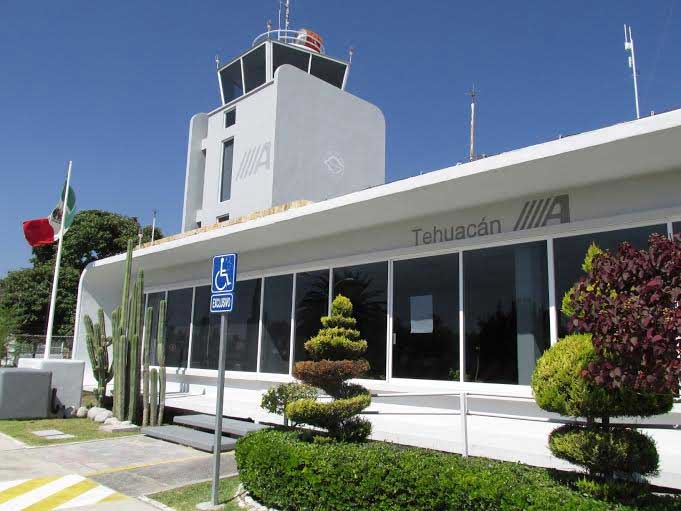 Simulacro de incendio a escala real hacen en Aeropuerto de Tehuacán