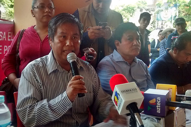 Marchan funcionarios de Tehuacán contra RMV por represor