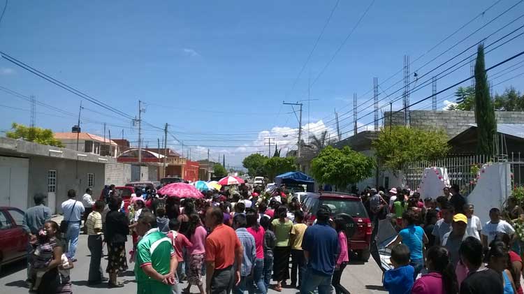 Padres y amigos dan último adiós a menor asesinado en Tehuacán