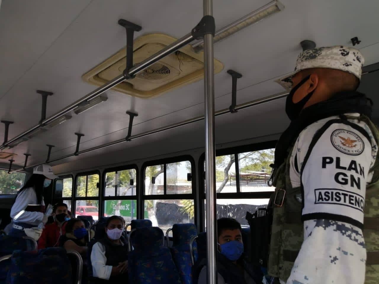 Pese a pandemia transporte público en Tehuacán circulan con sobrecupo 