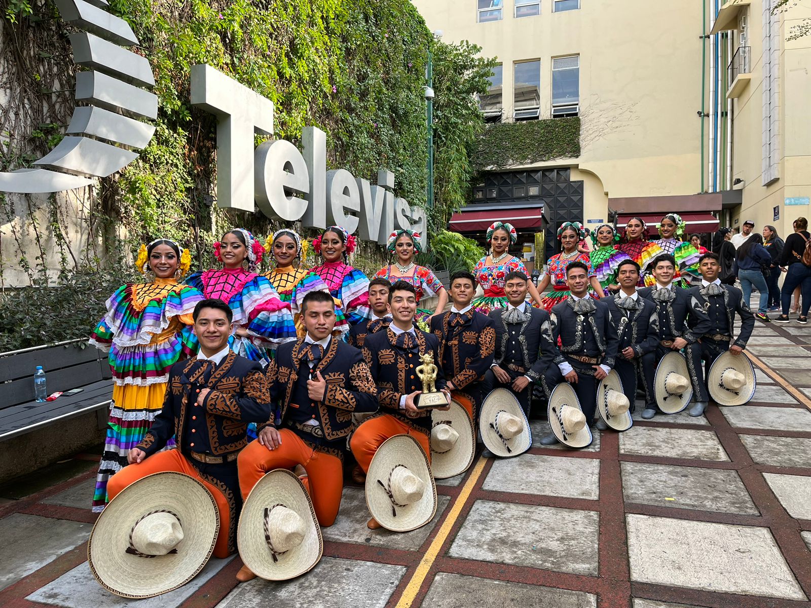 Grupos culturales de Antorcha Campesina se presenta en Televisa