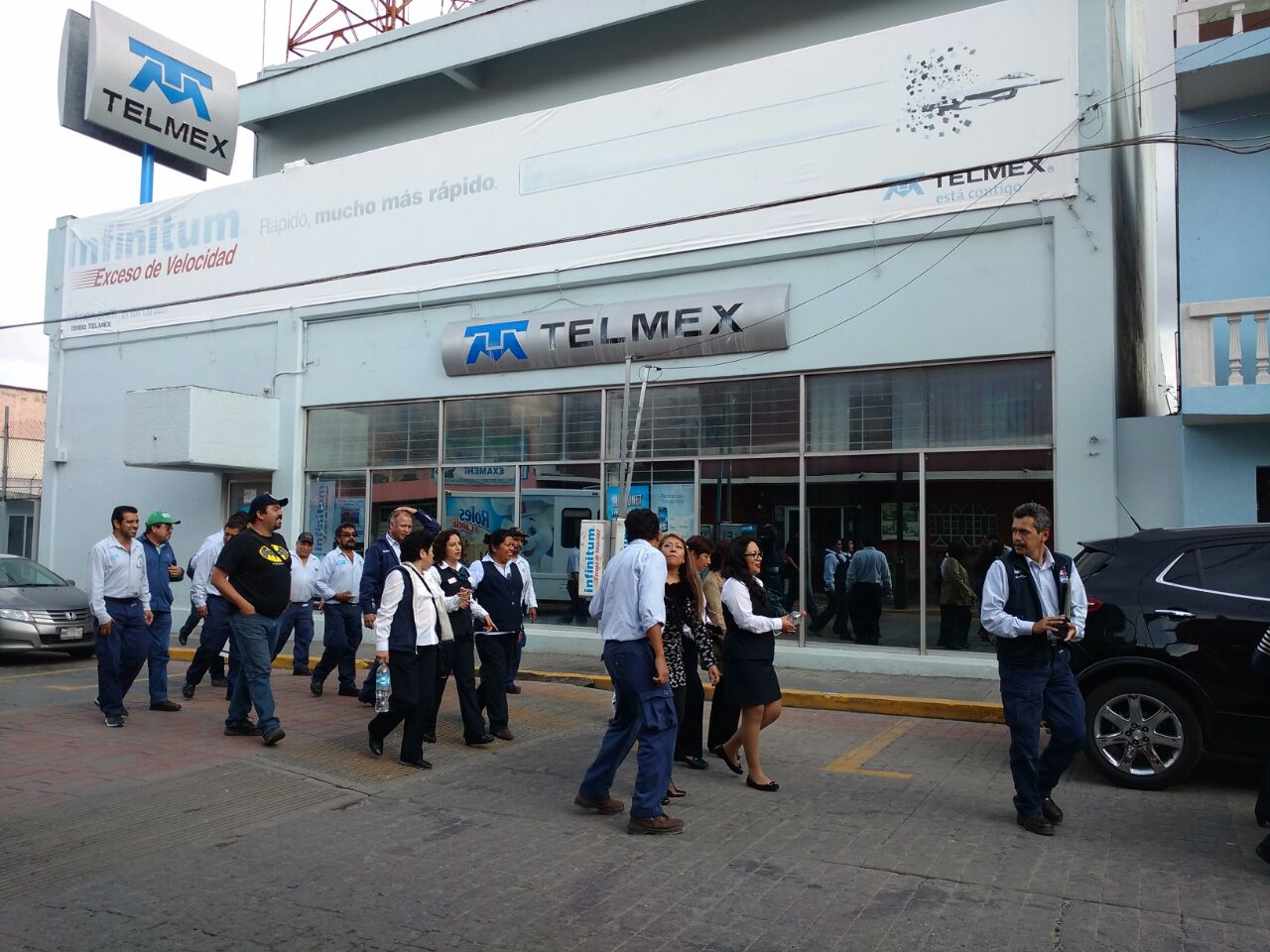 Van contra reloj para evitar huelga en Teléfonos de México