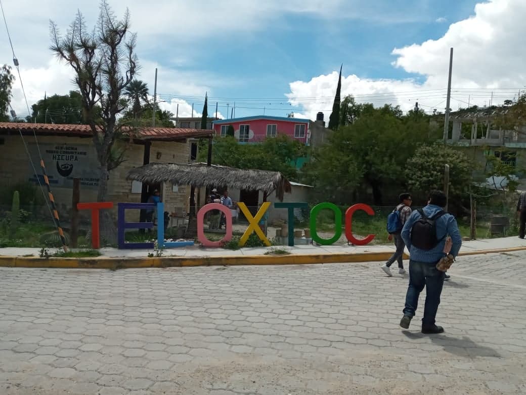 Realizan estudio paleontológico en Teloxtoc tras hallar huellas de dinosaurios