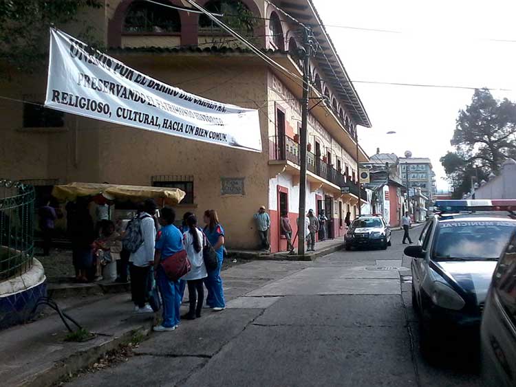 Ordena edil de Teziutlán cerrar acceso a templo del Carmen