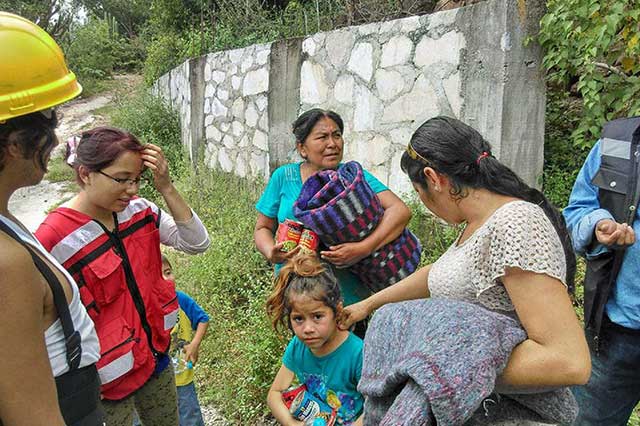 Cuayuca recibe ayuda humanitaria de grupos voluntarios