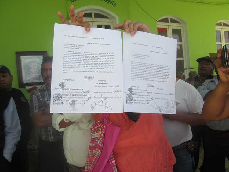 Cuentas claras exigen regidores y pobladores a edil auxiliar de Tenango
