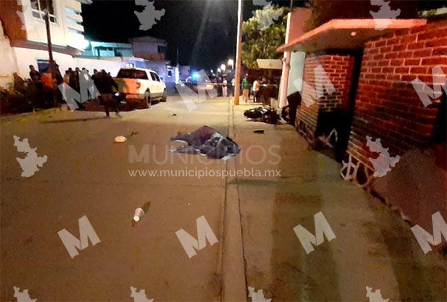 Auto embiste y mata a motociclista en Teotlalcingo