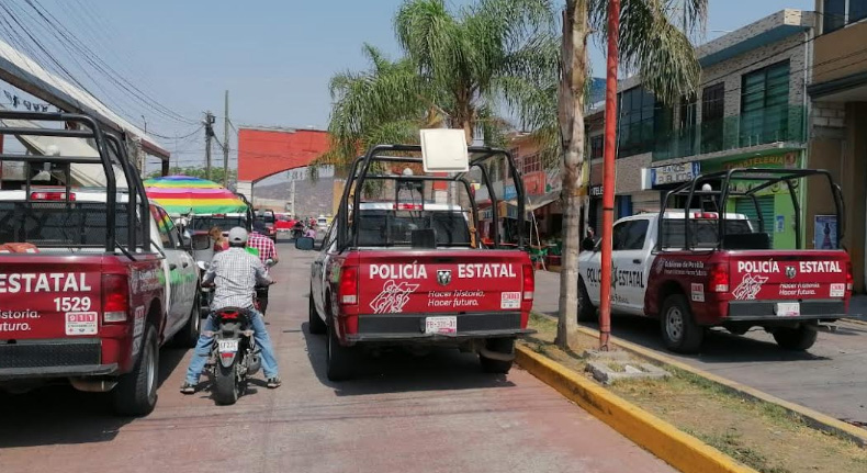 Intentan levantar a abuelitos a unos metros de la alcaldía de Tepeojuma
