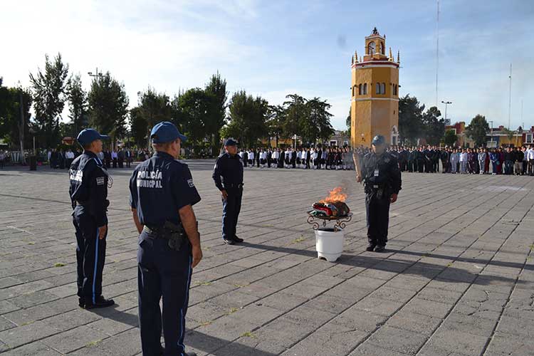 Encabeza David Huerta inicio del mes patrio en Tepeaca