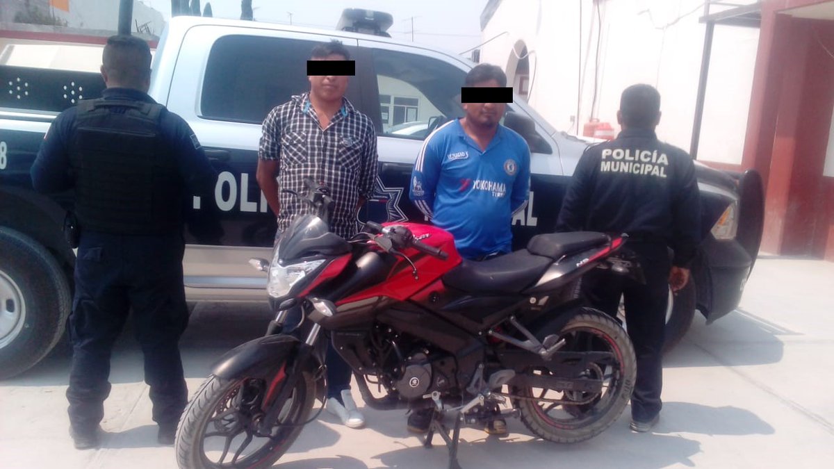 Detienen a dos con arma y motocicleta robada en Tepeaca
