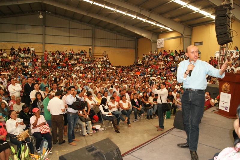 Sedesol realiza asambleas informativas en Acatlán y Tepexi