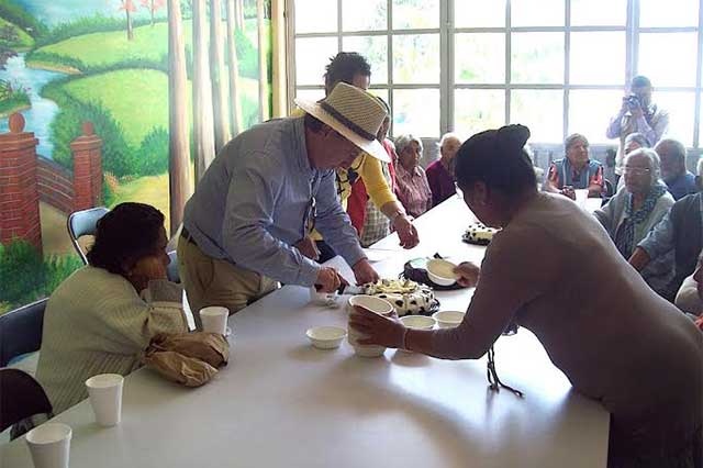 Reconoce edil de Tepeaca a personas de la tercera edad