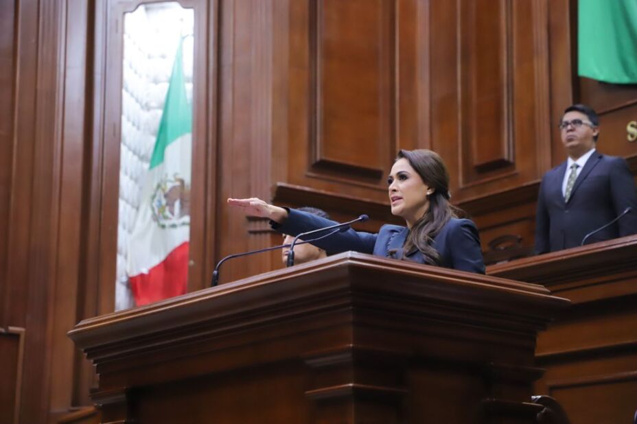 Tere Jiménez rinde protesta como gobernadora de Aguascalientes