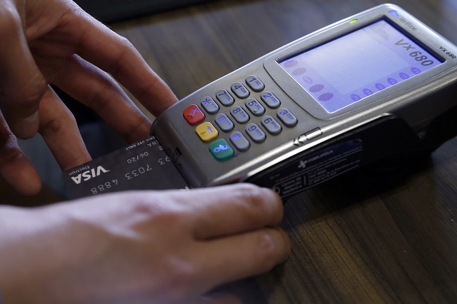Reportan fallas en sistema de tarjetas bancarias en México