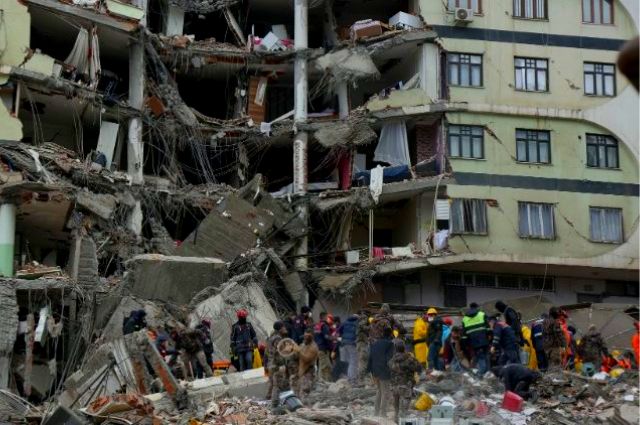 Ya son más de 50 mil muertos tras sismo en Turquía y Siria