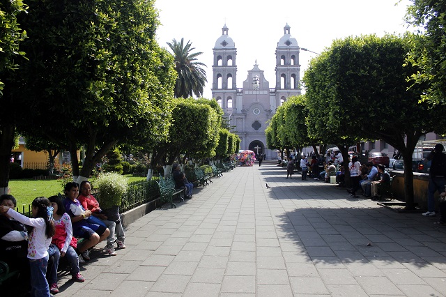 Abuelitos de Teziutlán se arriesgan a contagios de Covid19 al cobrar pensión