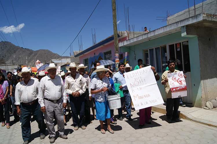 Resistencia une a indígenas y mestizos contra la minería en Puebla