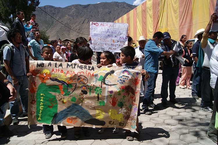 Resistencia une a indígenas y mestizos contra la minería en Puebla