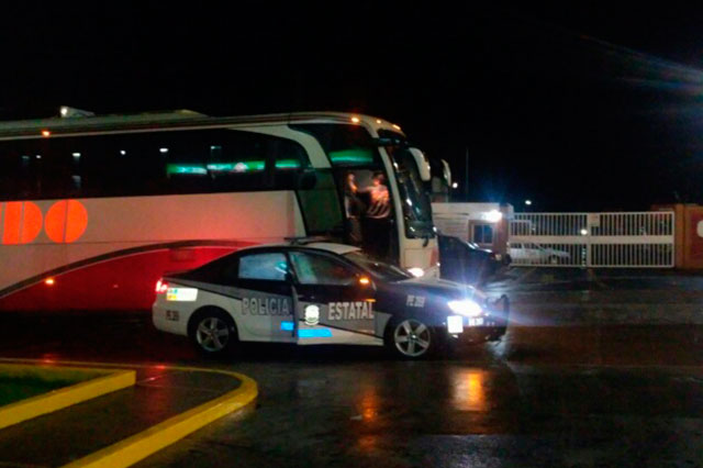 Normalistas de Teteles intentan secuestrar autobús ADO
