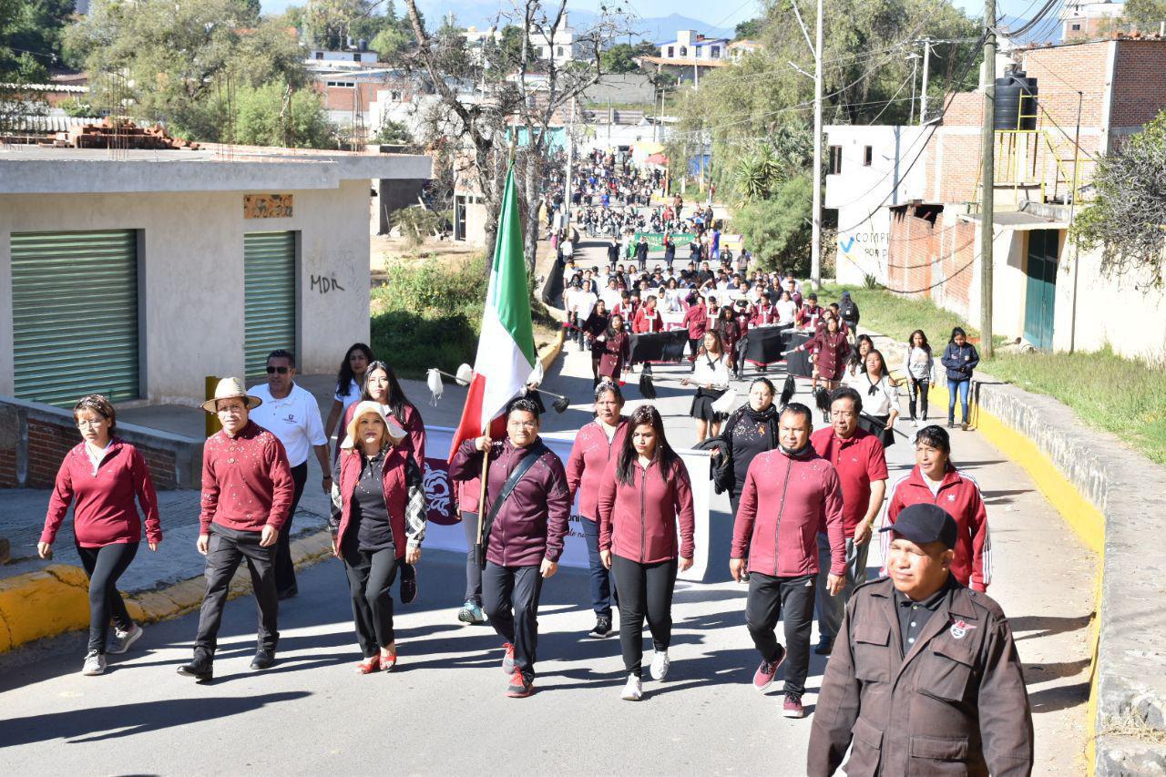 Teutli encabeza desfile de la Revolución en Coronango