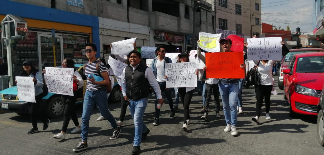 Continúan protestas de estudiantes de Texmelucan contra la inseguridad
