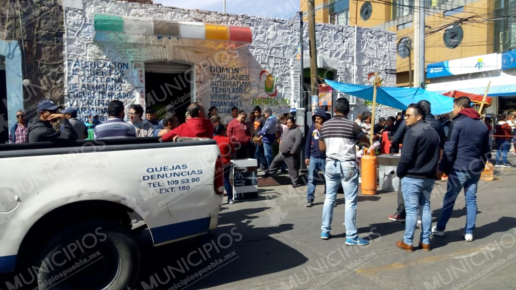 Colocación de puesto ambulante genera tensión en Texmelucan