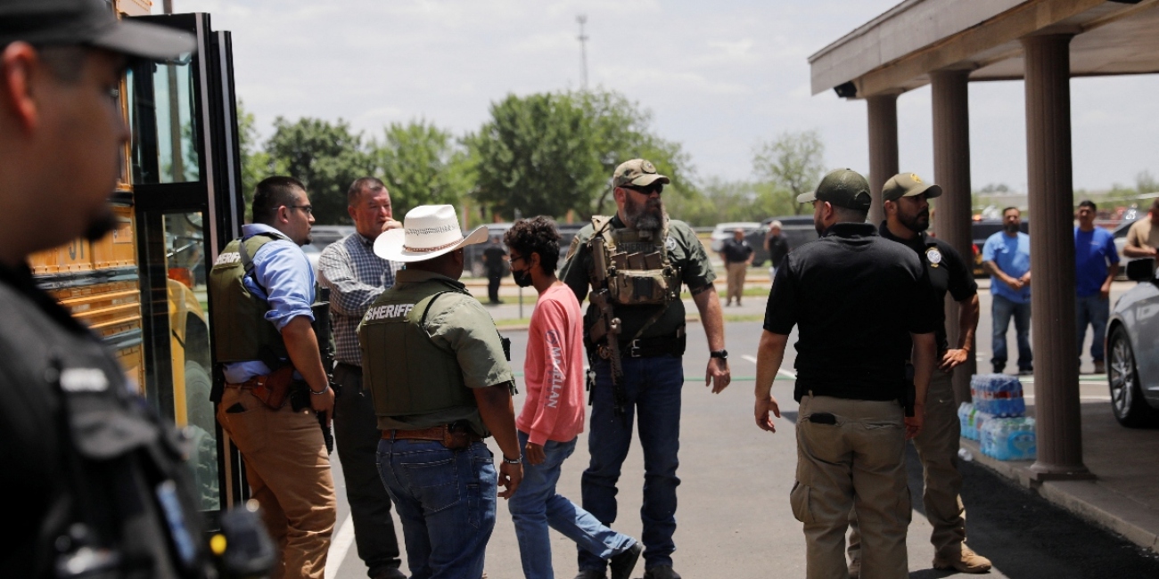 Masacre en escuela primaria de Texas, hay 16 muertos